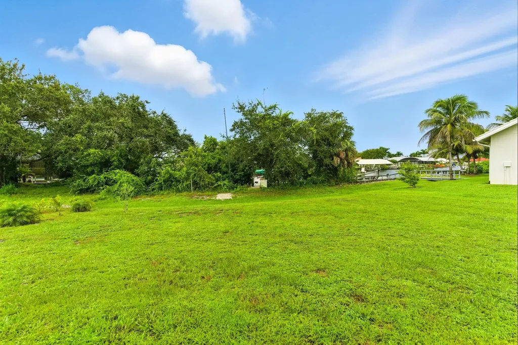 176 Venus Cay Naples FL 34114