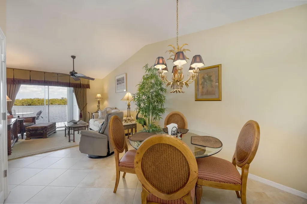 1045 Mainsail Naples FL 34114