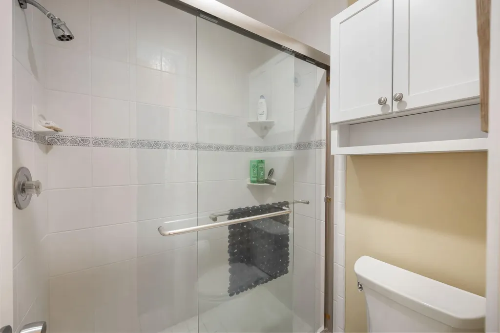 1045 Mainsail Naples FL 34114