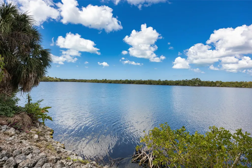 1045 Mainsail Naples FL 34114