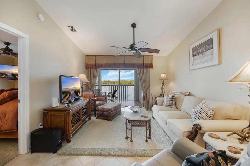 1045 Mainsail Naples FL 34114