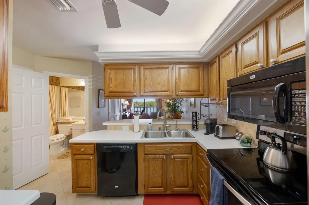 1045 Mainsail Naples FL 34114