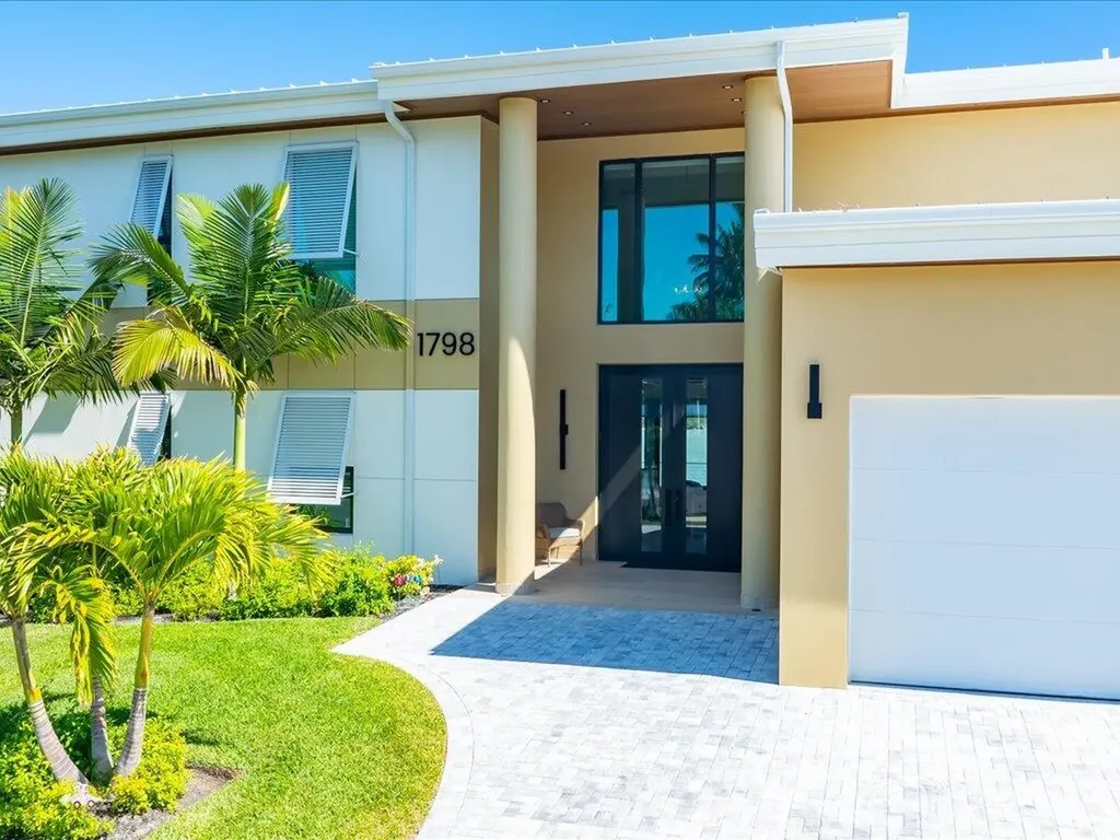 1798 Wavecrest Court Marco Island FL 34145