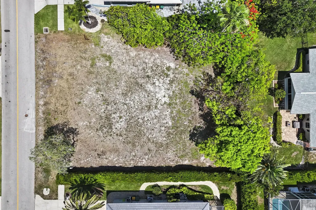 574 Tigertail Court Marco Island FL 34145