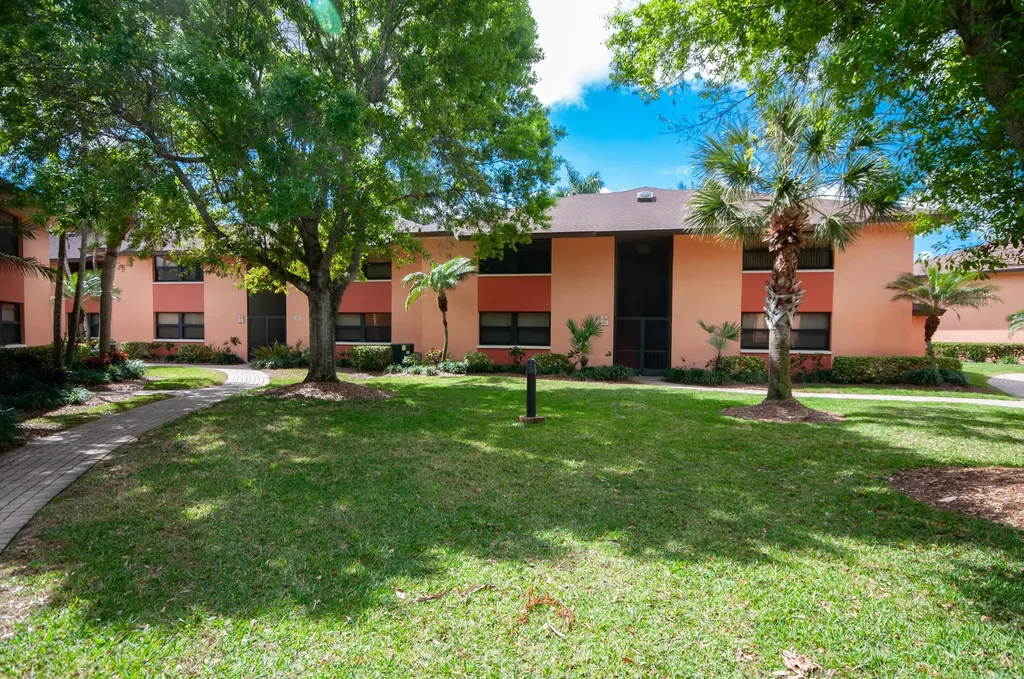 1538 Mainsail Drive Naples FL 34114