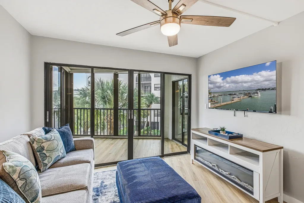 Marco Island FL, 1027 Anglers Cove, Unit 301