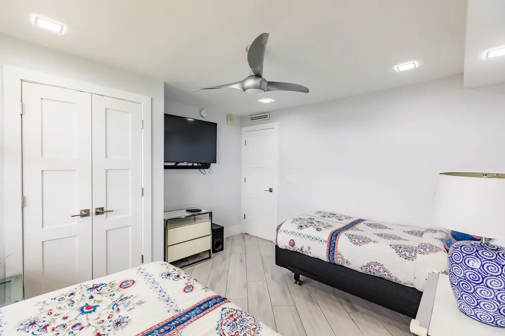 440 Seaview Court Marco Island FL 34145