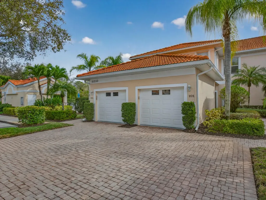 5210 Birmingham Drive Naples FL 34110