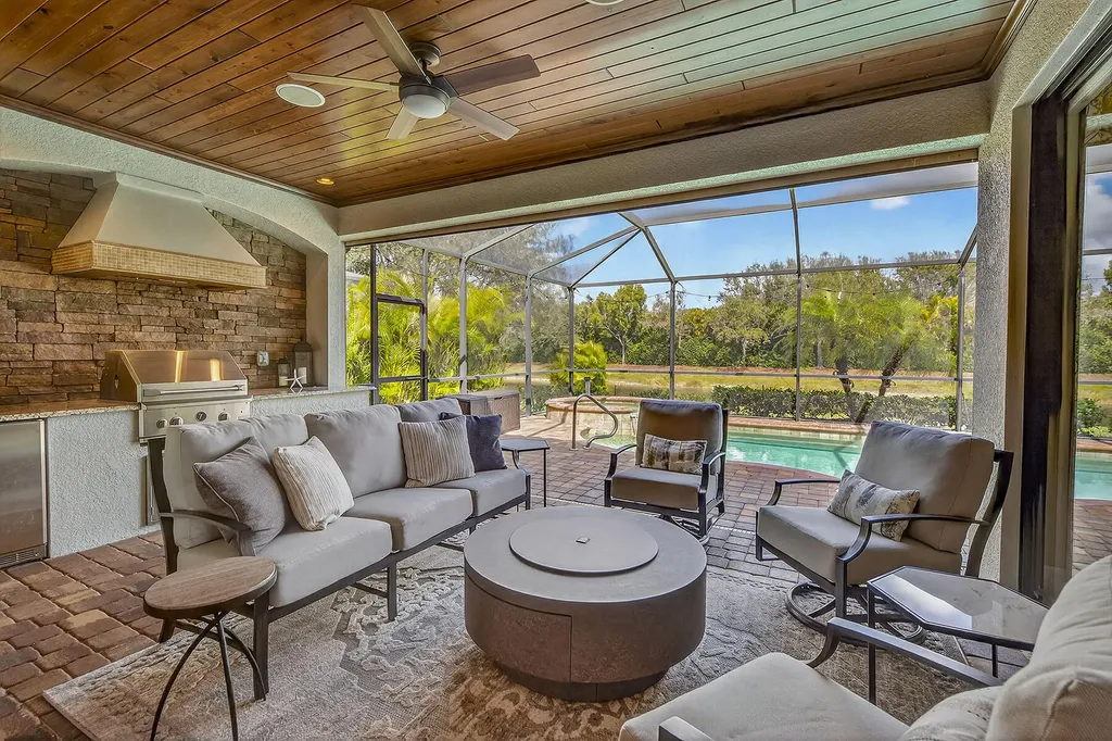 2898 Aviamar Circle Naples FL 34114