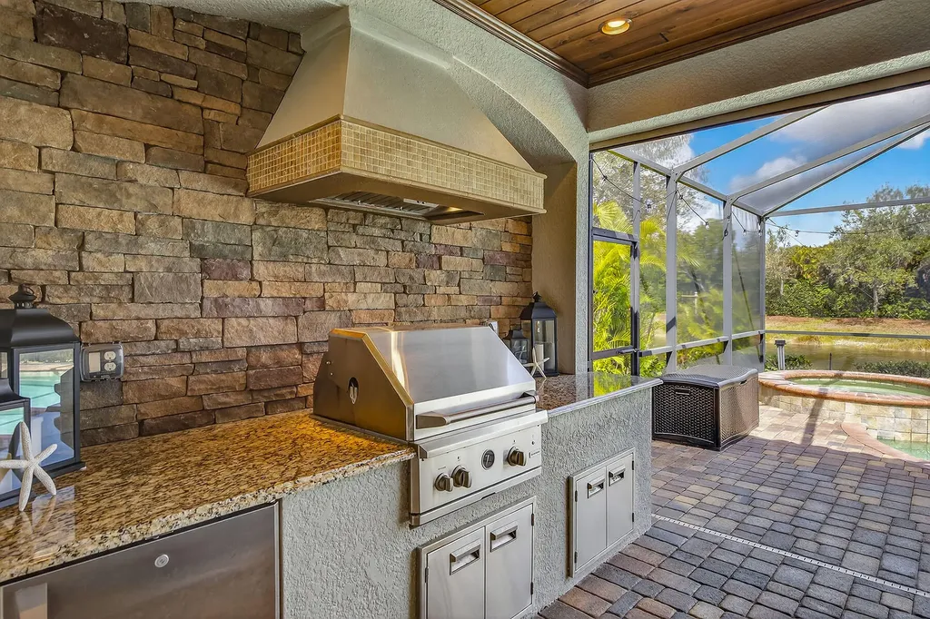 2898 Aviamar Circle Naples FL 34114