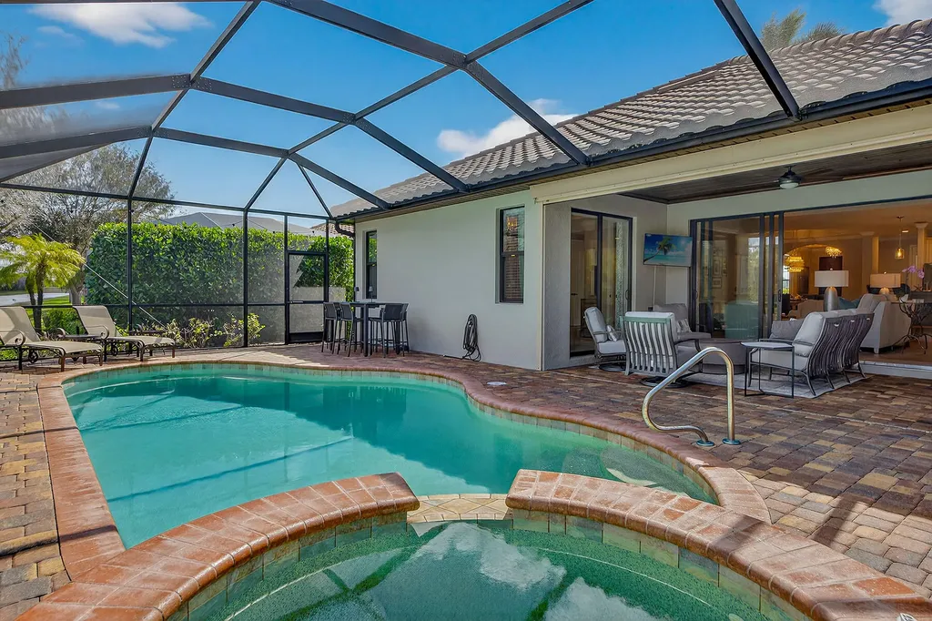 2898 Aviamar Circle Naples FL 34114