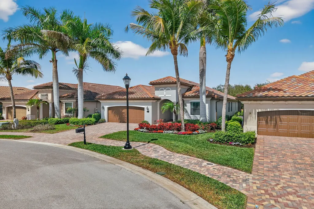 2898 Aviamar Circle Naples FL 34114