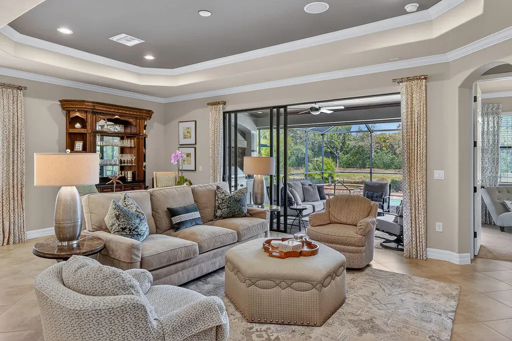 2898 Aviamar Circle Naples FL 34114