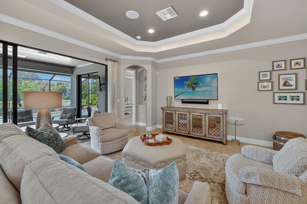 2898 Aviamar Circle Naples FL 34114