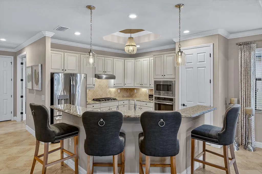 2898 Aviamar Circle Naples FL 34114