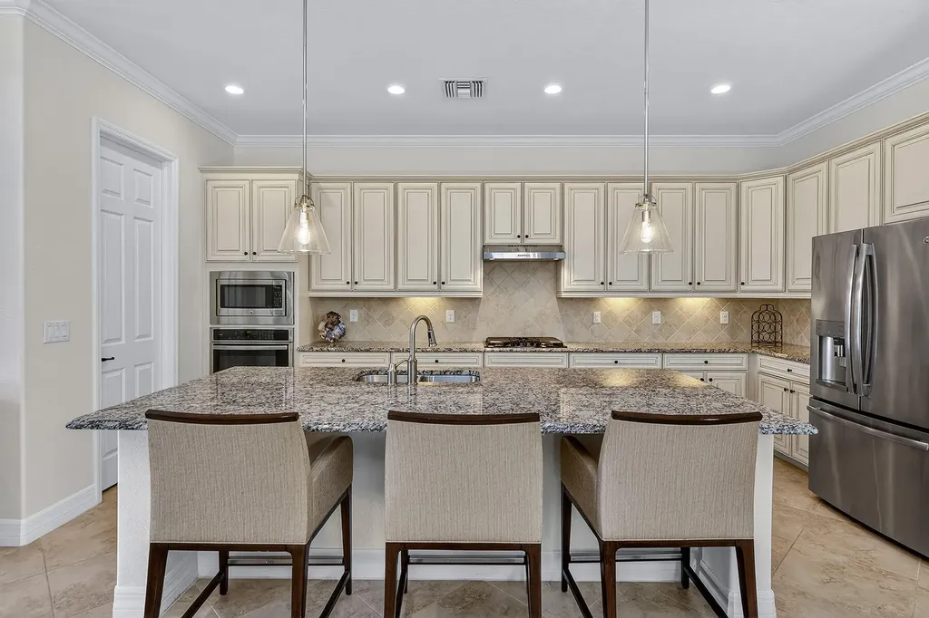 3001 Aviamar Circle Naples FL 34114