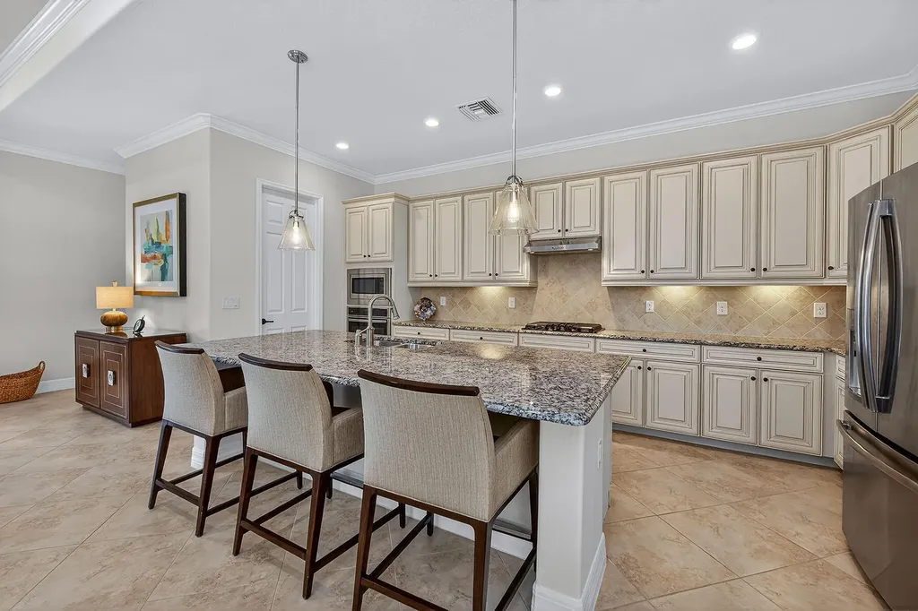 3001 Aviamar Circle Naples FL 34114