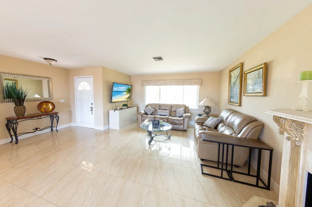 188 Gulfstream Street Marco Island FL 34145