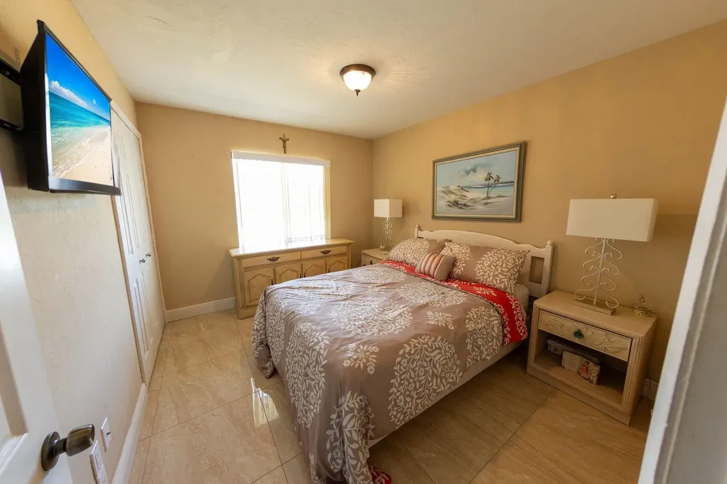 188 Gulfstream Street Marco Island FL 34145