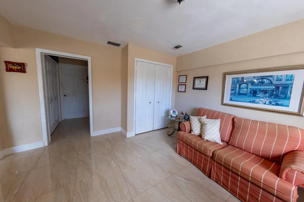 188 Gulfstream Street Marco Island FL 34145