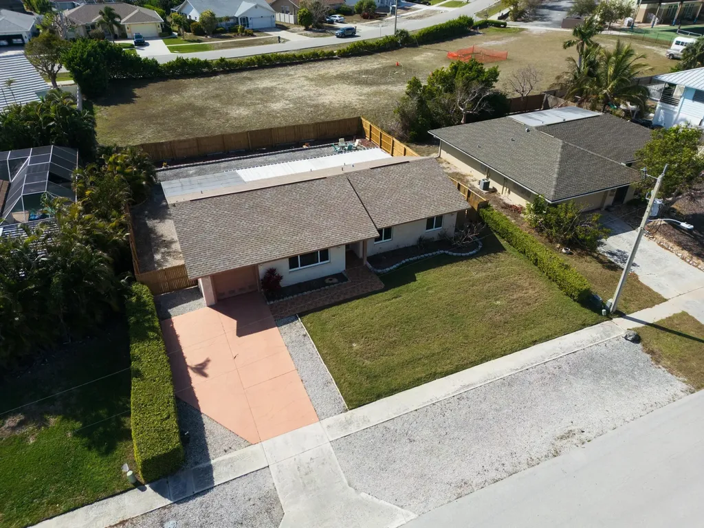 188 Gulfstream Street Marco Island FL 34145