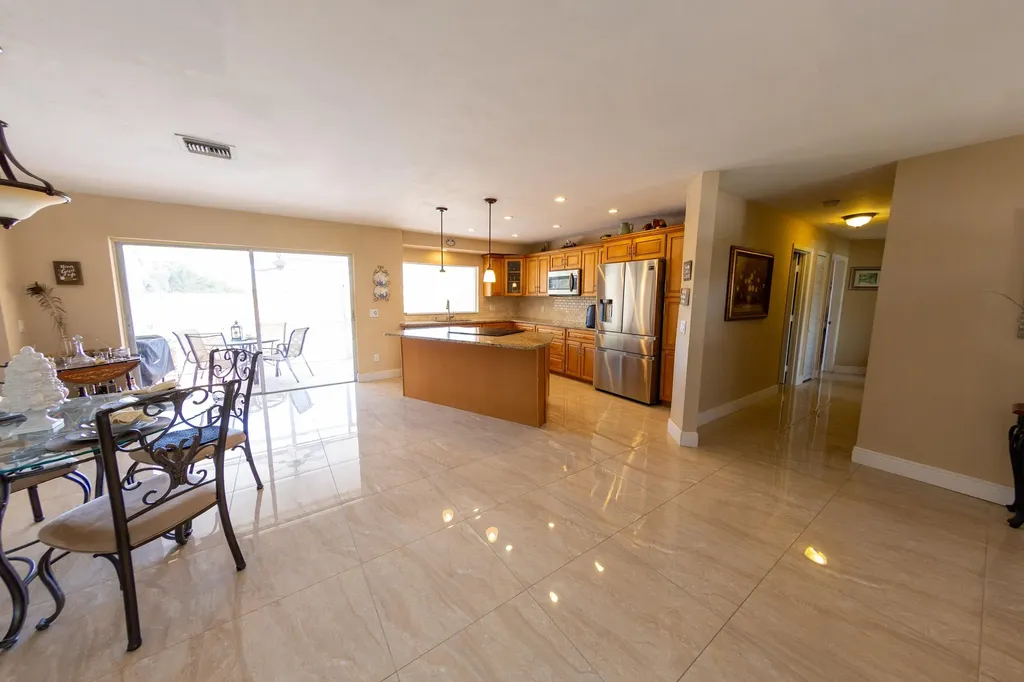 188 Gulfstream Street Marco Island FL 34145