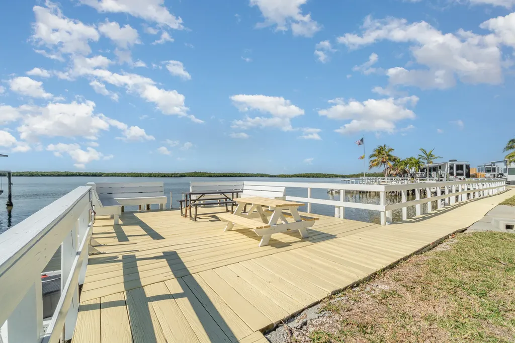 1180 Chokoloskee Drive Chokoloskee FL 34138
