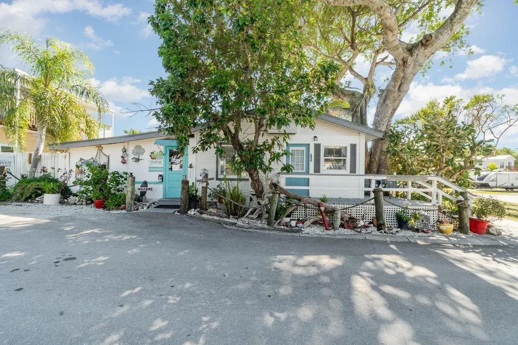 1180 Chokoloskee Drive Chokoloskee FL 34138