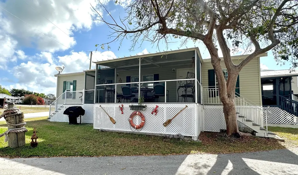 1180 Chokoloskee Drive Chokoloskee FL 34138