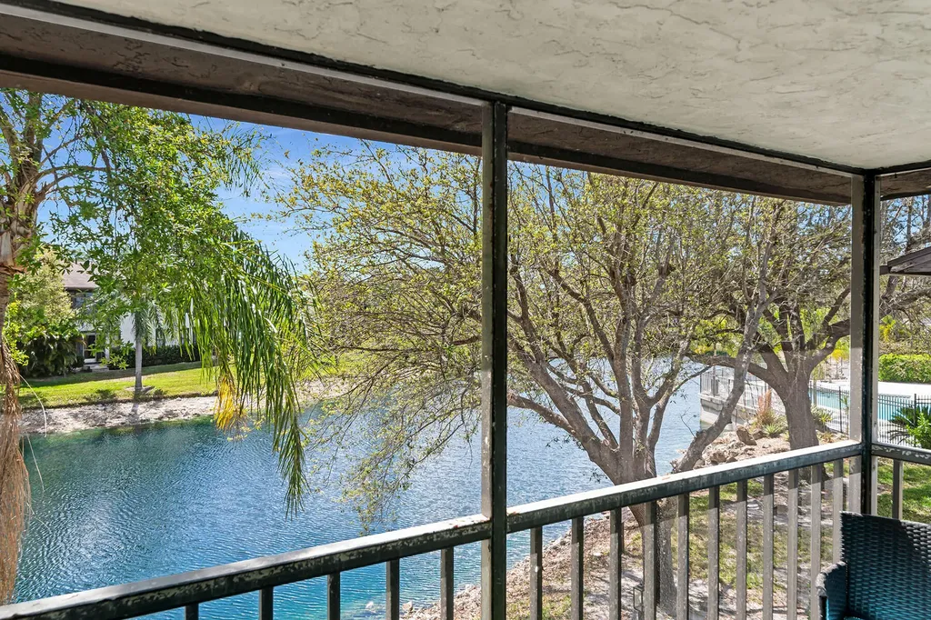 5245 Treetops Drive Naples FL 34113