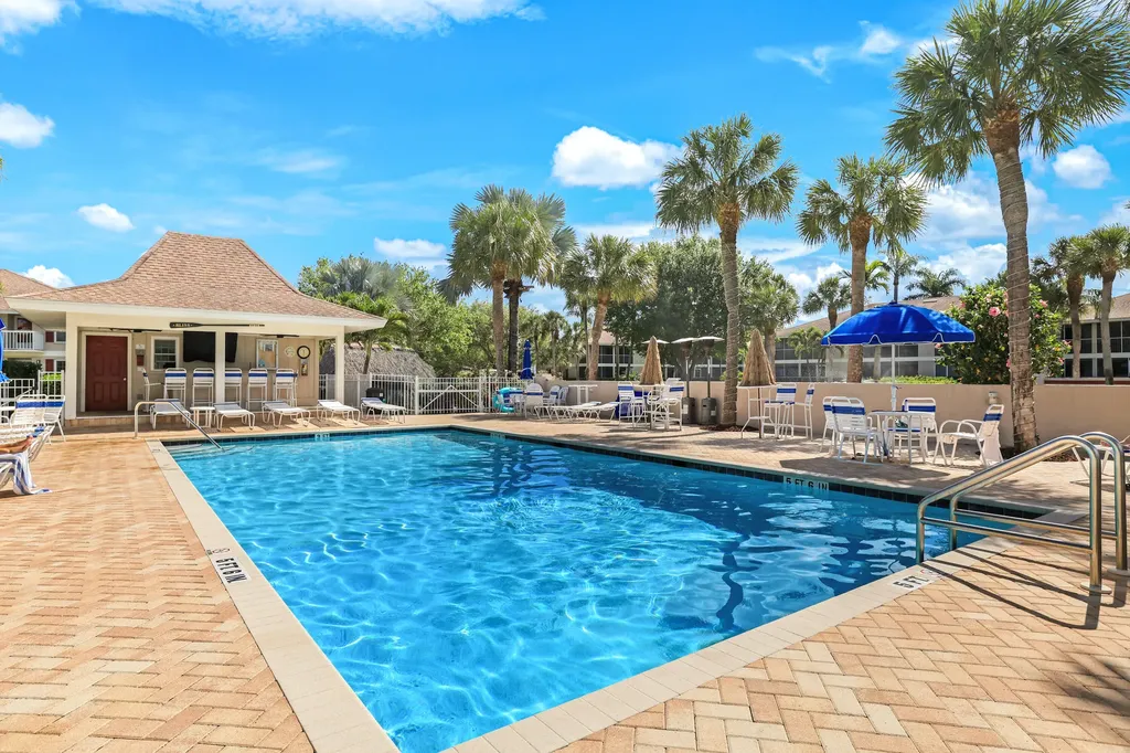 Marco Island FL, 837 W Elkcam Circle, Unit 425