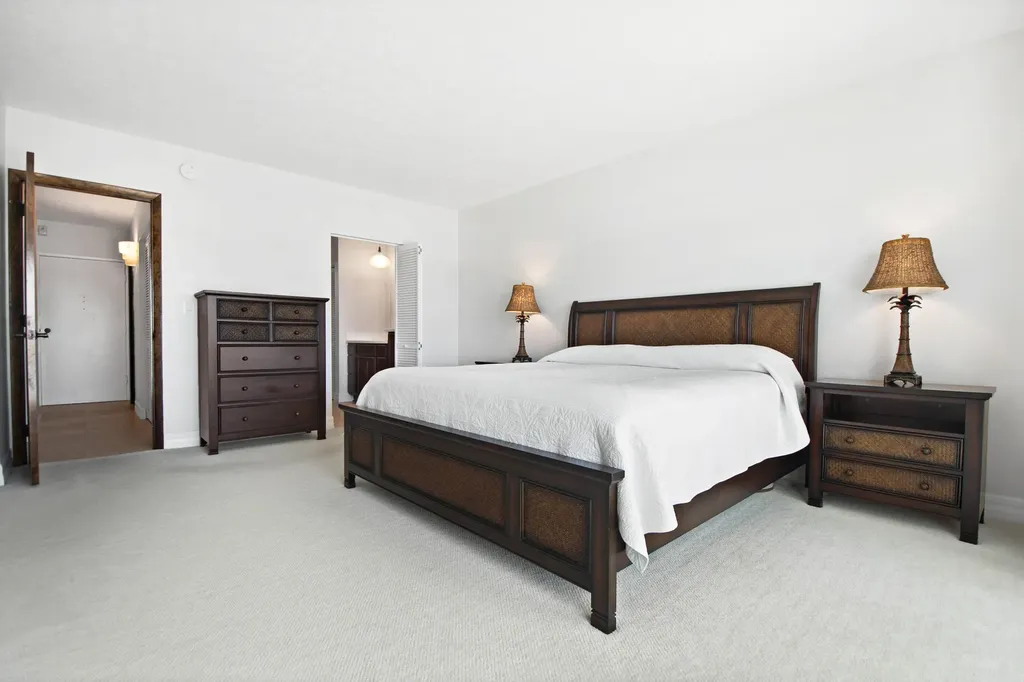 60 Pelican Street W Naples FL 34113