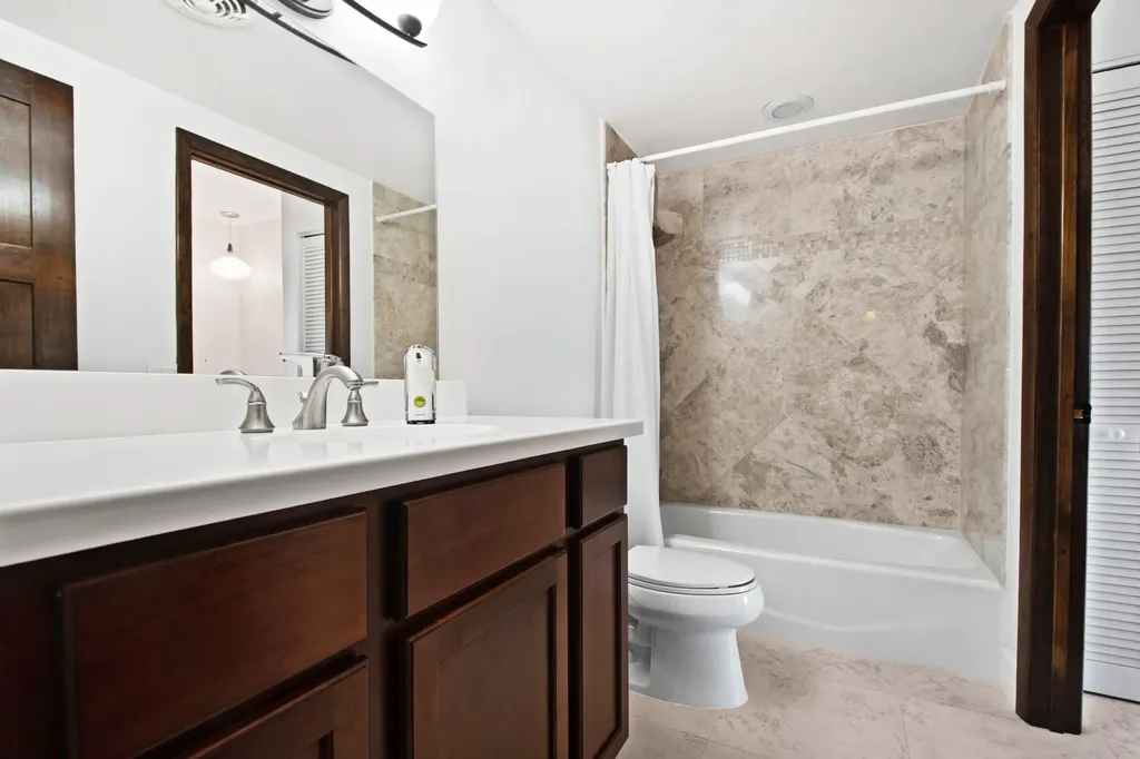 60 Pelican Street W Naples FL 34113