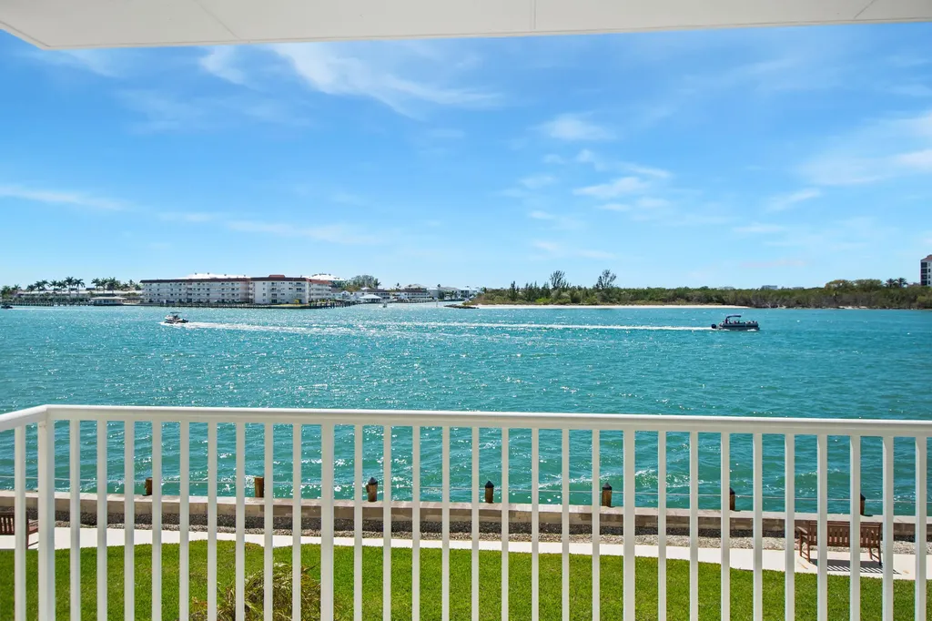 60 Pelican Street W Naples FL 34113