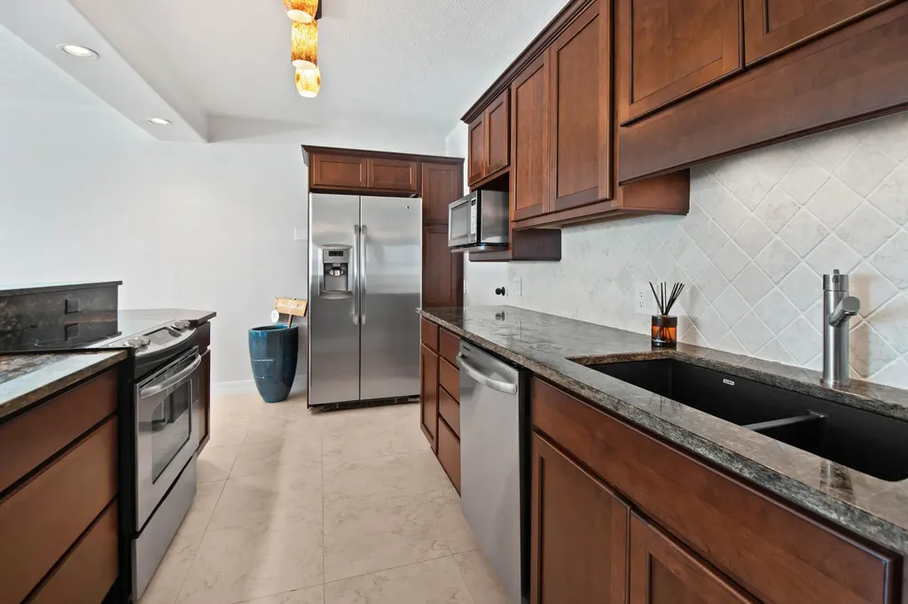 60 Pelican Street W Naples FL 34113