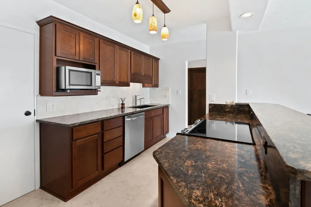 60 Pelican Street W Naples FL 34113