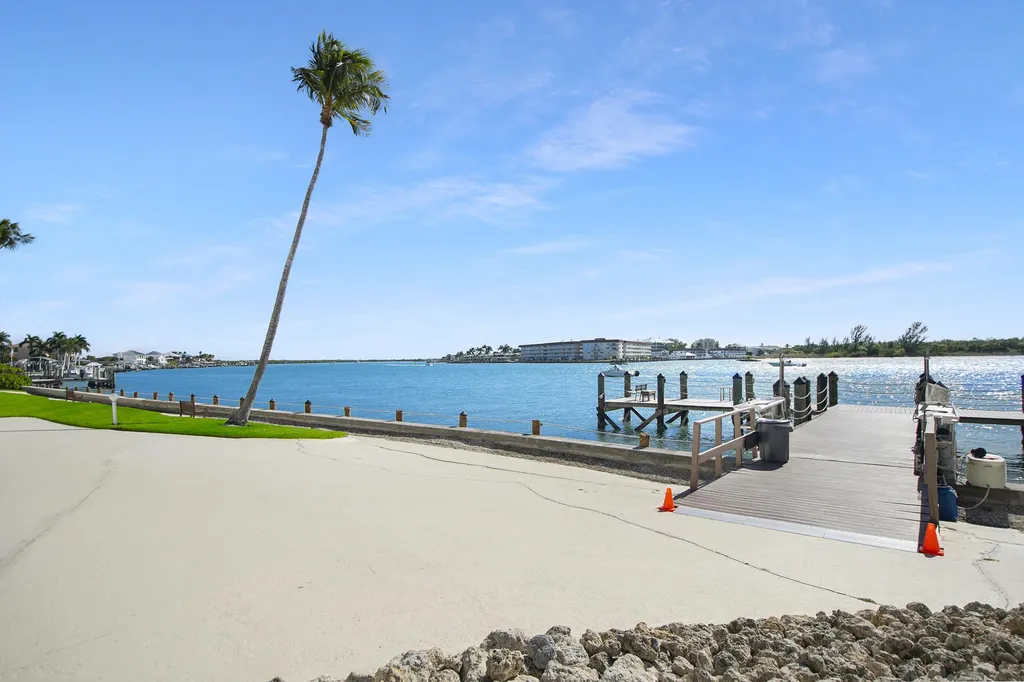 60 Pelican Street W Naples FL 34113