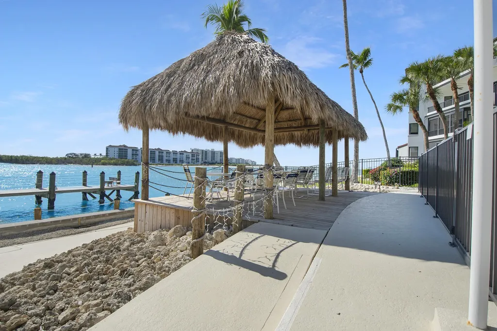 60 Pelican Street W Naples FL 34113