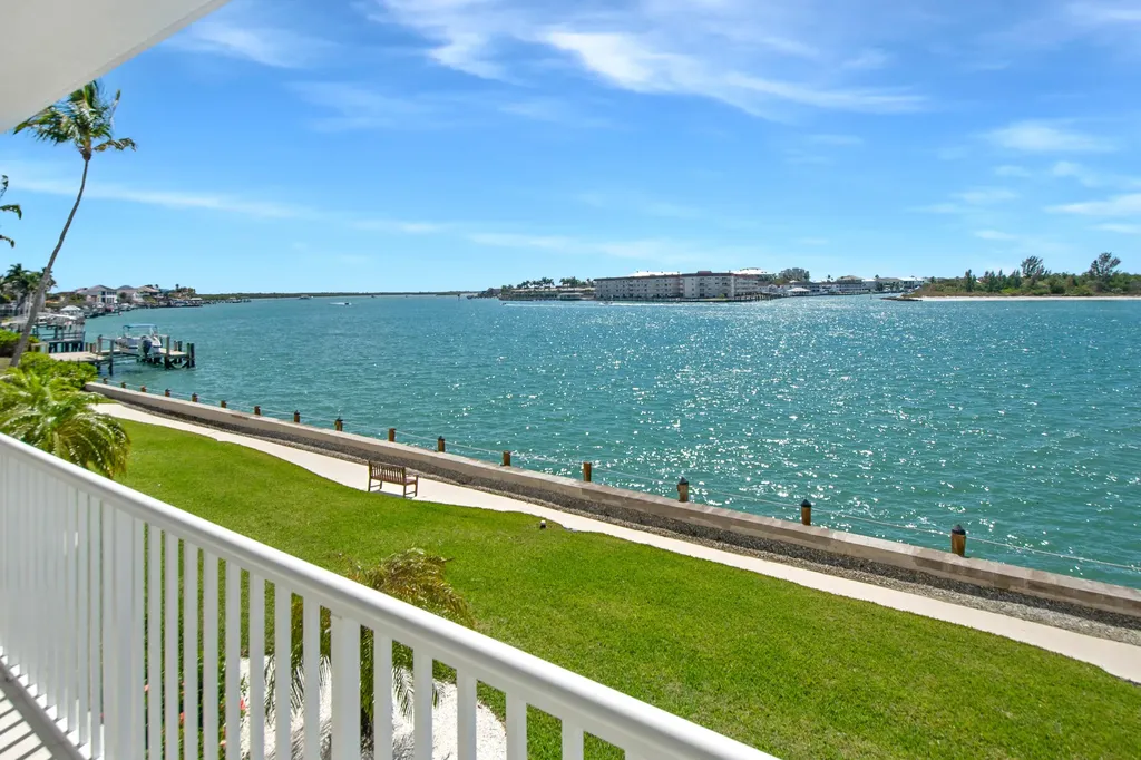 60 Pelican Street W Naples FL 34113