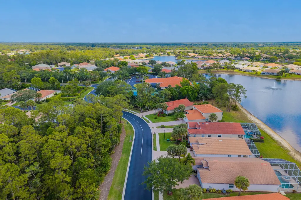 7859 Berkshire Pines Drive Naples FL 34104