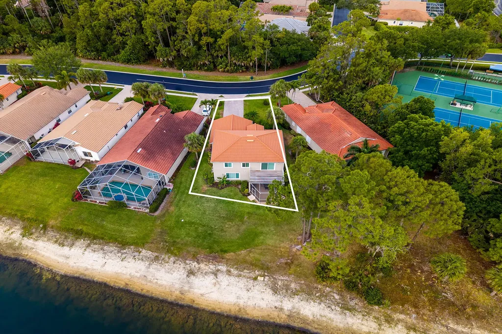 7859 Berkshire Pines Drive Naples FL 34104
