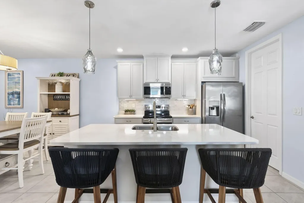 14683 Edgewater Circle Naples FL 34114