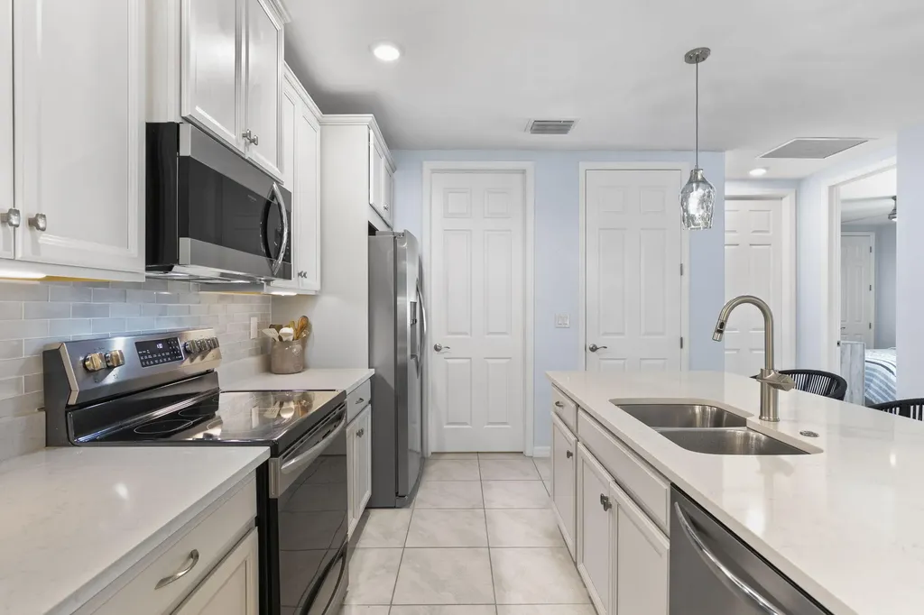 14683 Edgewater Circle Naples FL 34114