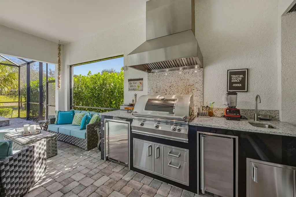 2730 Aviamar Circle Naples FL 34114