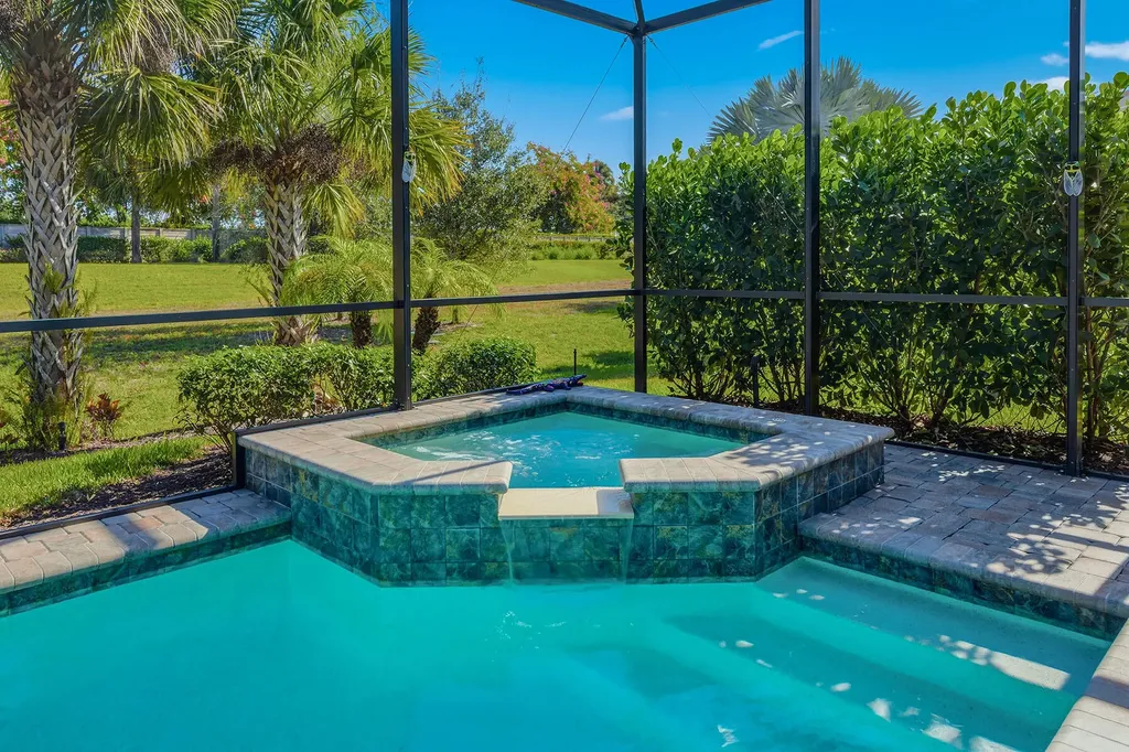 2730 Aviamar Circle Naples FL 34114