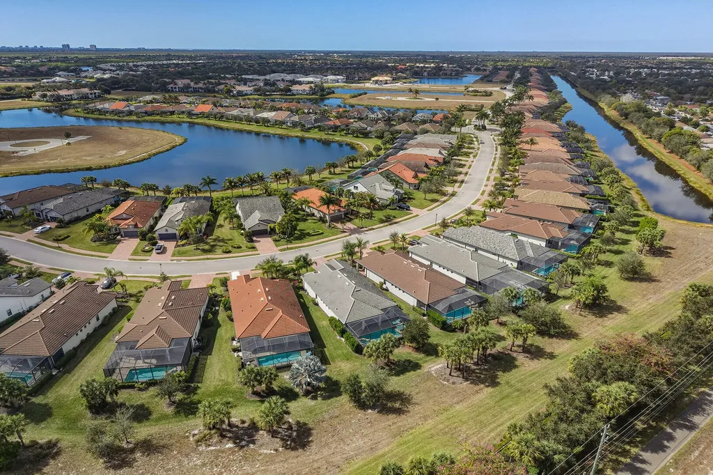 2730 Aviamar Circle Naples FL 34114