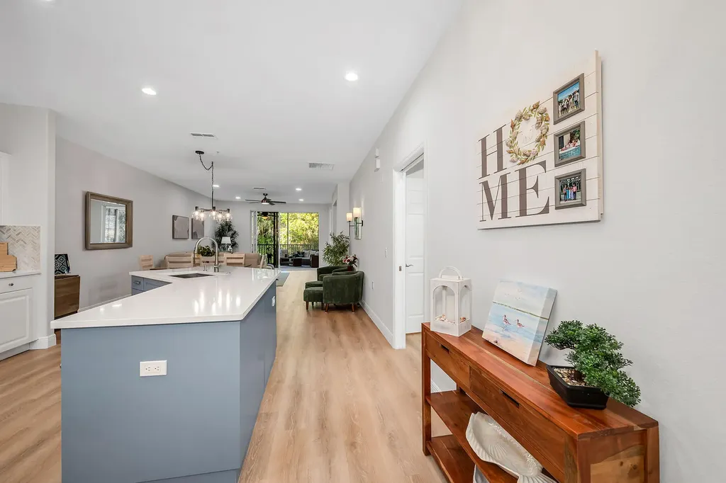 4843 Hampshire Court Naples FL 34112