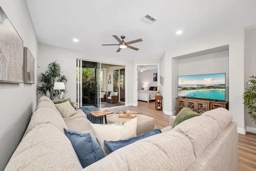 4843 Hampshire Court Naples FL 34112