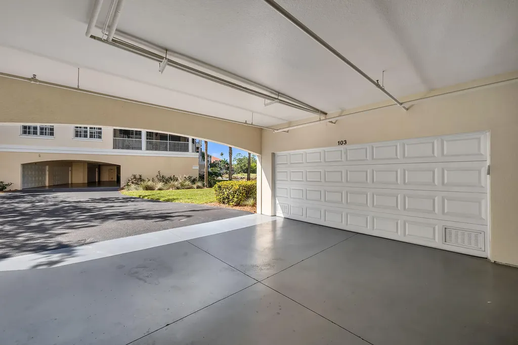 4843 Hampshire Court Naples FL 34112