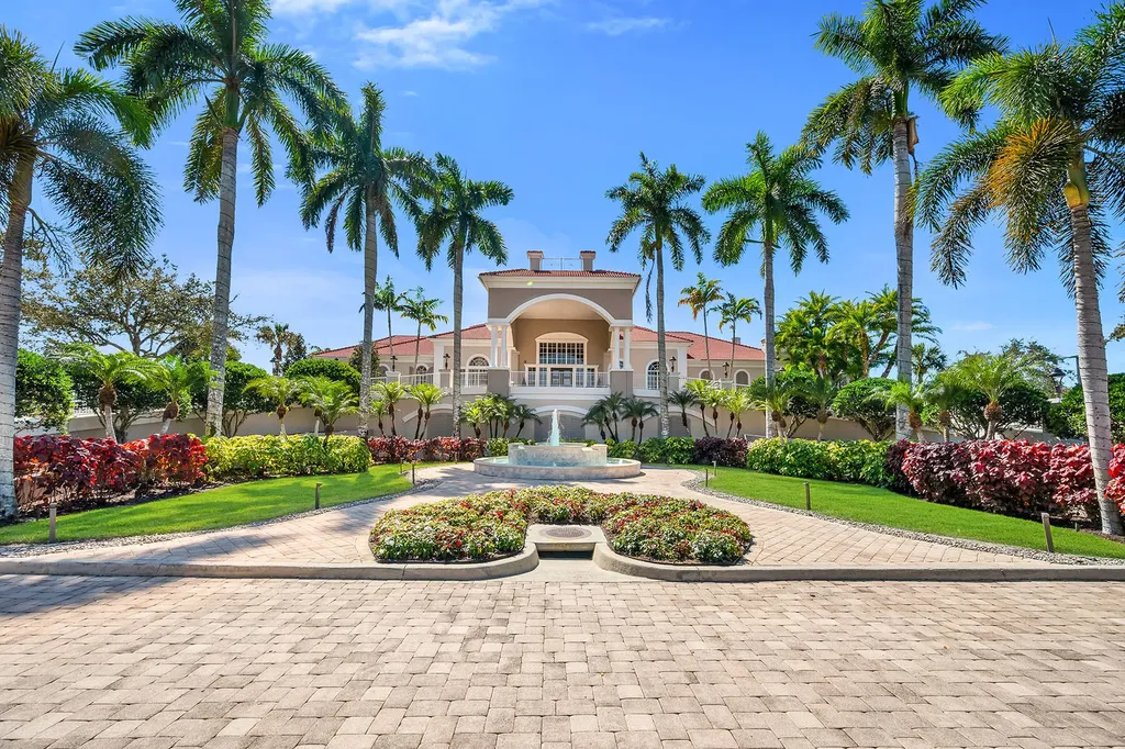 4843 Hampshire Court Naples FL 34112